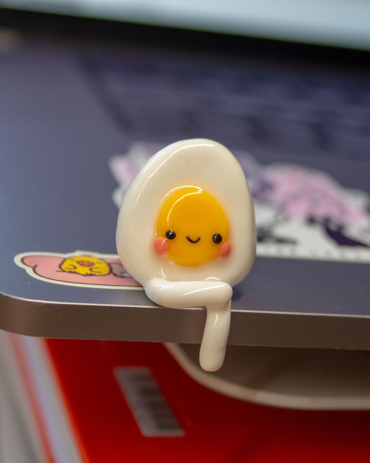 Eggbert (leggy eggy) figurine