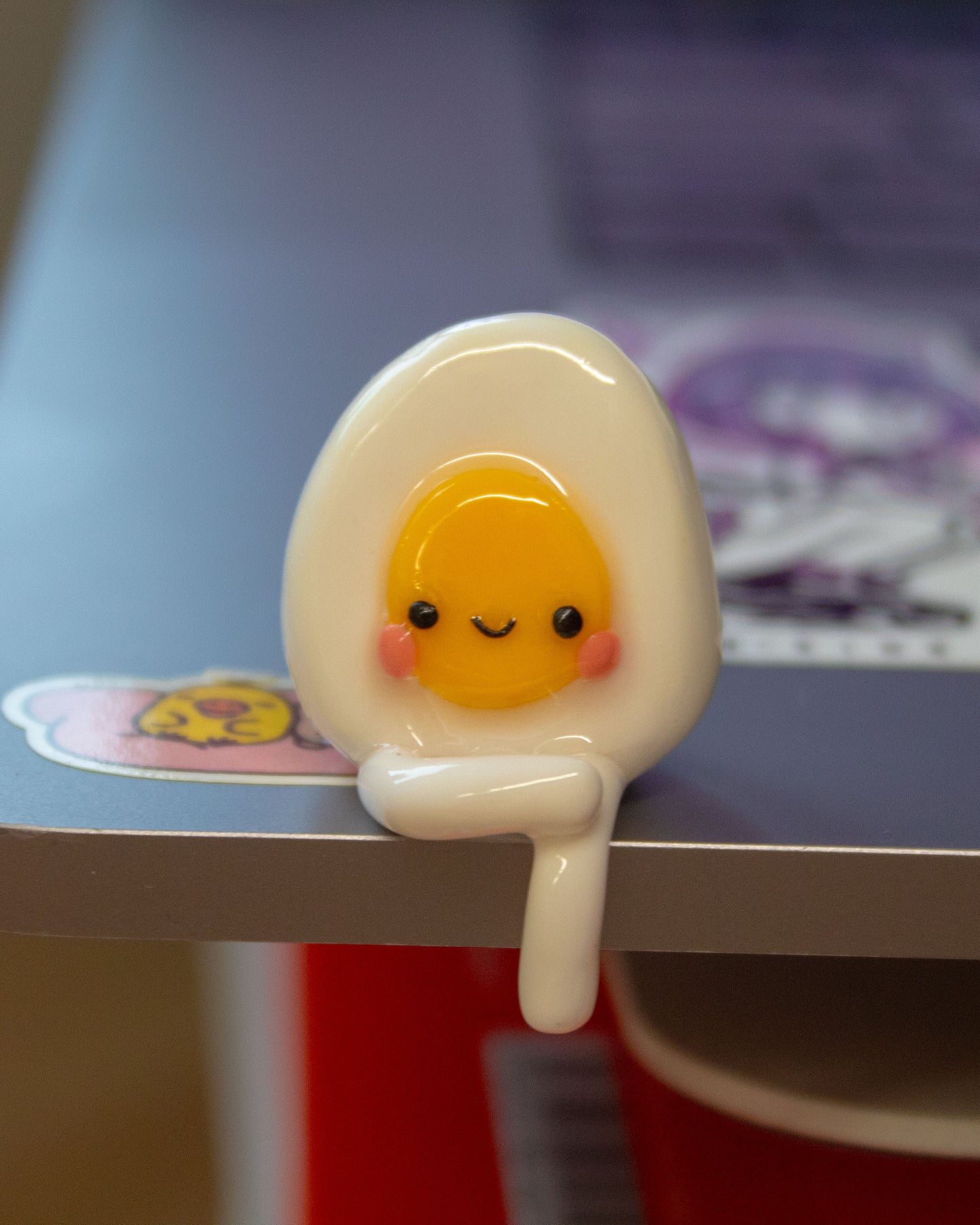 Eggbert (leggy eggy) figurine